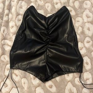 Shein Black Leather, high waisted shorts!🖤 Size: S
